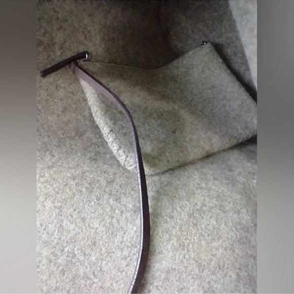 I am IN SEARCH OF, (not selling) a Banana Republic Felted Wool Tote. - Picture 4 of 5